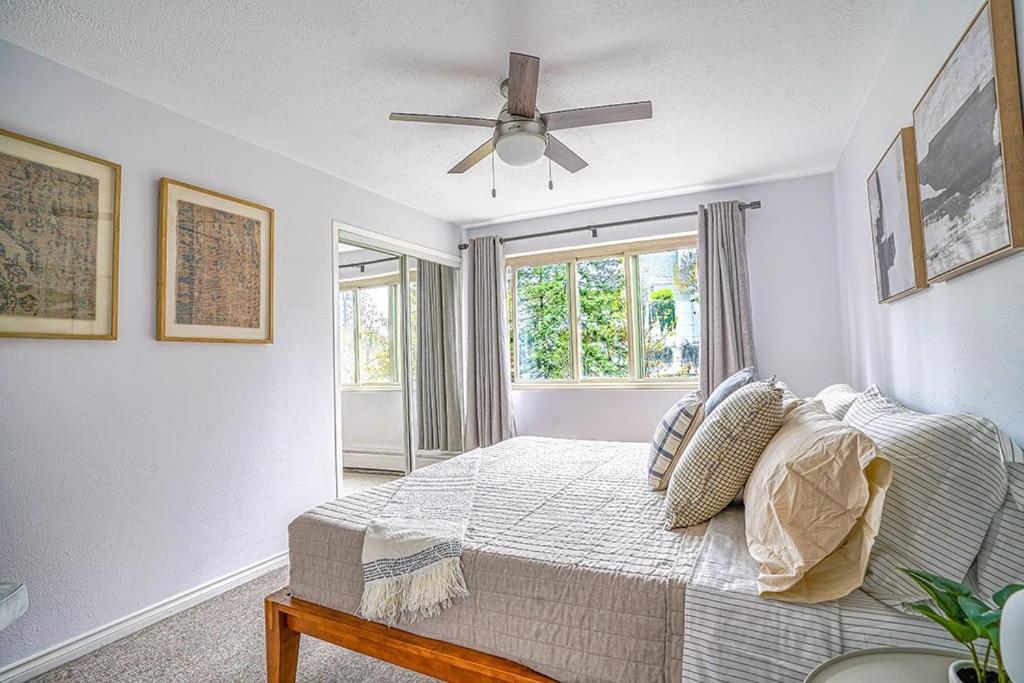 Tranquil 2br Downtown Condo, Parking, King Bed Appartement *