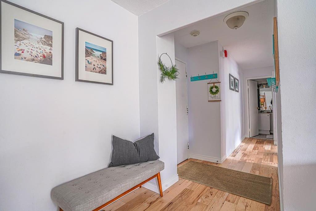 Tranquil 2br Downtown Condo, Parking, King Bed Apartamento *