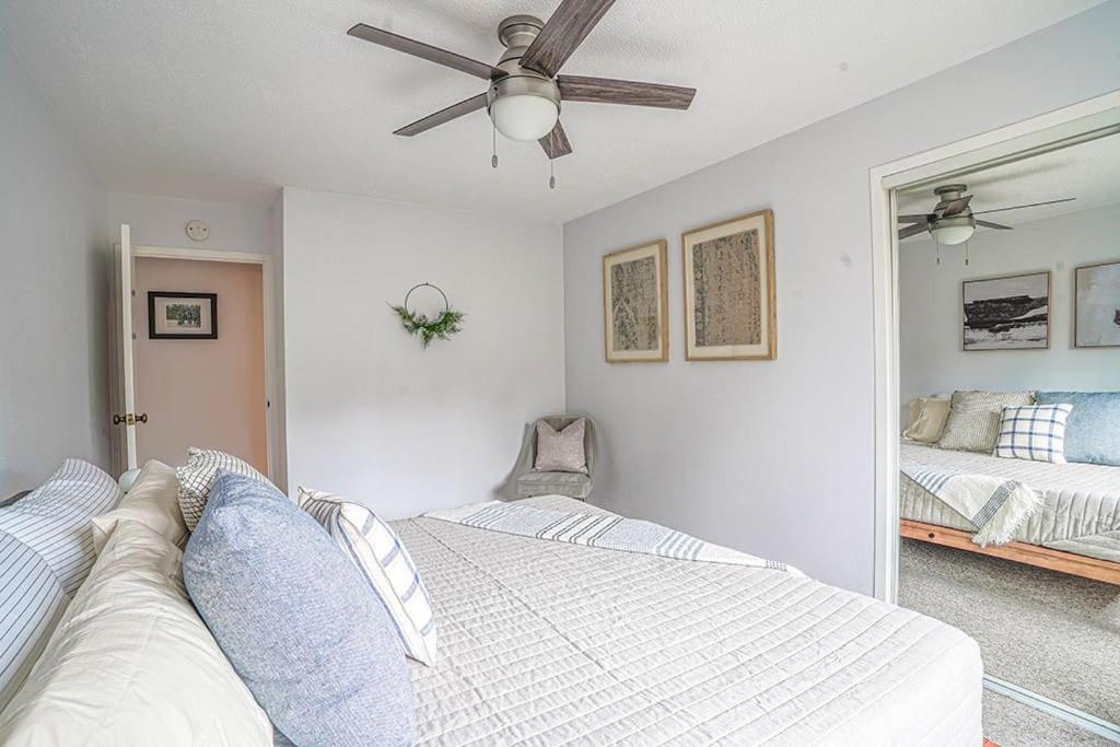 Tranquil 2br Downtown Condo, Parking, King Bed Apartamento